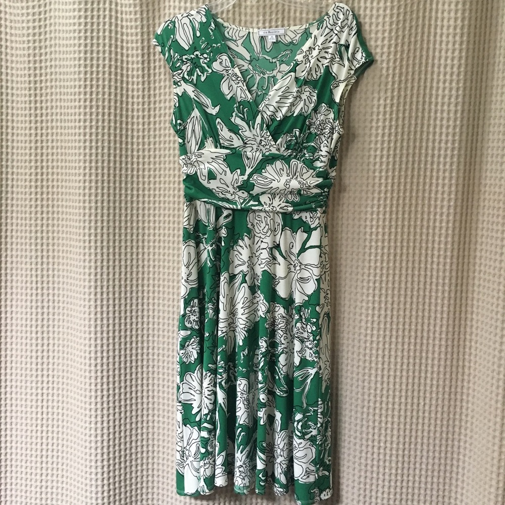 Great graphic print easy wear summer dress